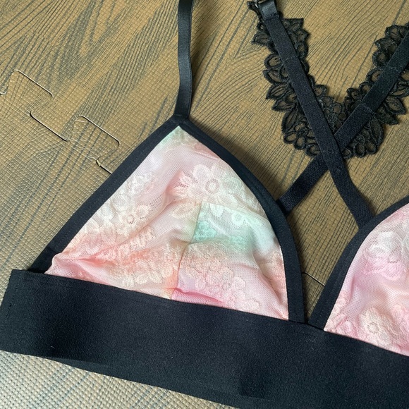 NWOT PINK Victoria’s Secret Daisy Lace Bralette, Ombré Pink/Black - Picture 5 of 10